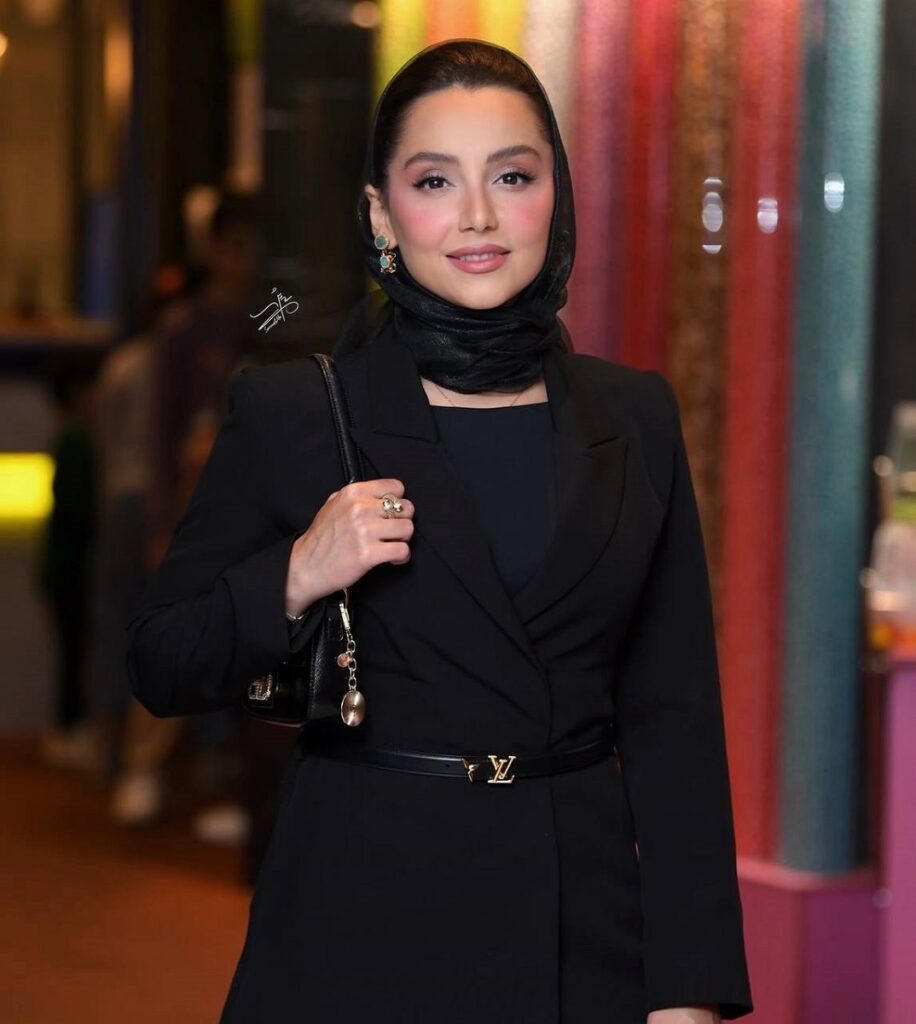 Nazanin Bayati در مراسم لاک پشت 1