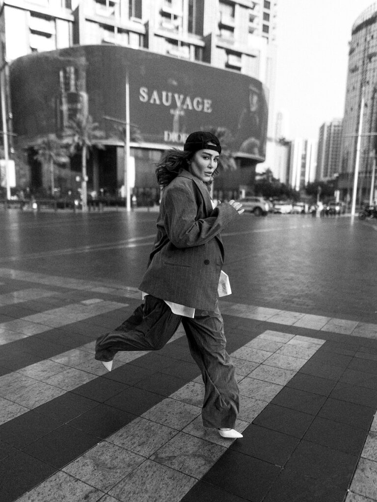 مدلینگ سحر قریشی در خیابان های دبی 2