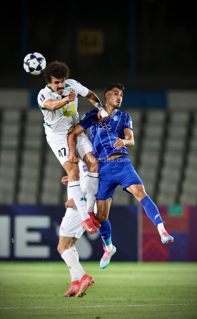 عکس نبرد تن به تن علی دایی و استقلالی ها