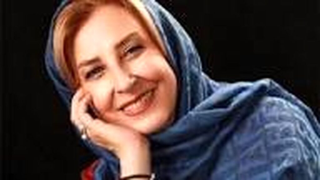 آهنگ غمگین مرجانه گلچین سر مزار مادرش/فیلم