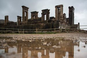 فرونشست در تخت جمشید، نقش جهان و آرامگاه کوروش؛ زیر پای تاریخ ایران خالی میشود؟
