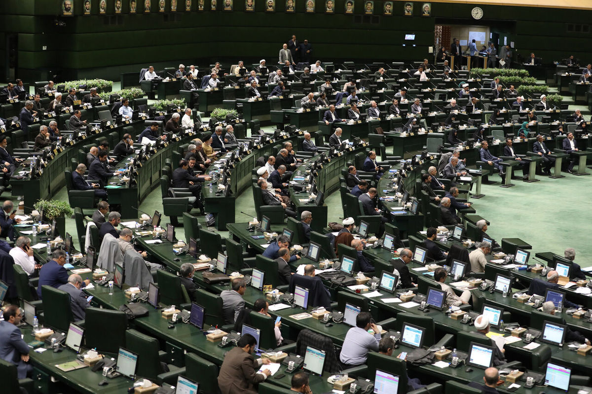 انتقاد نماینده مجلس از گرانی/ مواد غذایی 65 درصد، یک گرم طلا 144 درصد