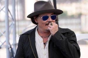 زندگی در انزوای جانی دپ