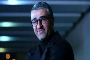 نهایتاً می توانند اتهام «رابطه نامشروع» وارد کنند نه «تجاوز» که آن هم تبرئه می شود/ ارتباط نامشروع لزوماً یک ارتباط بدنی نیست و حتی می تواند پیامک را هم شامل شود/ این سومین خروج پژمان جمشیدی از کشور در جریان پرونده است