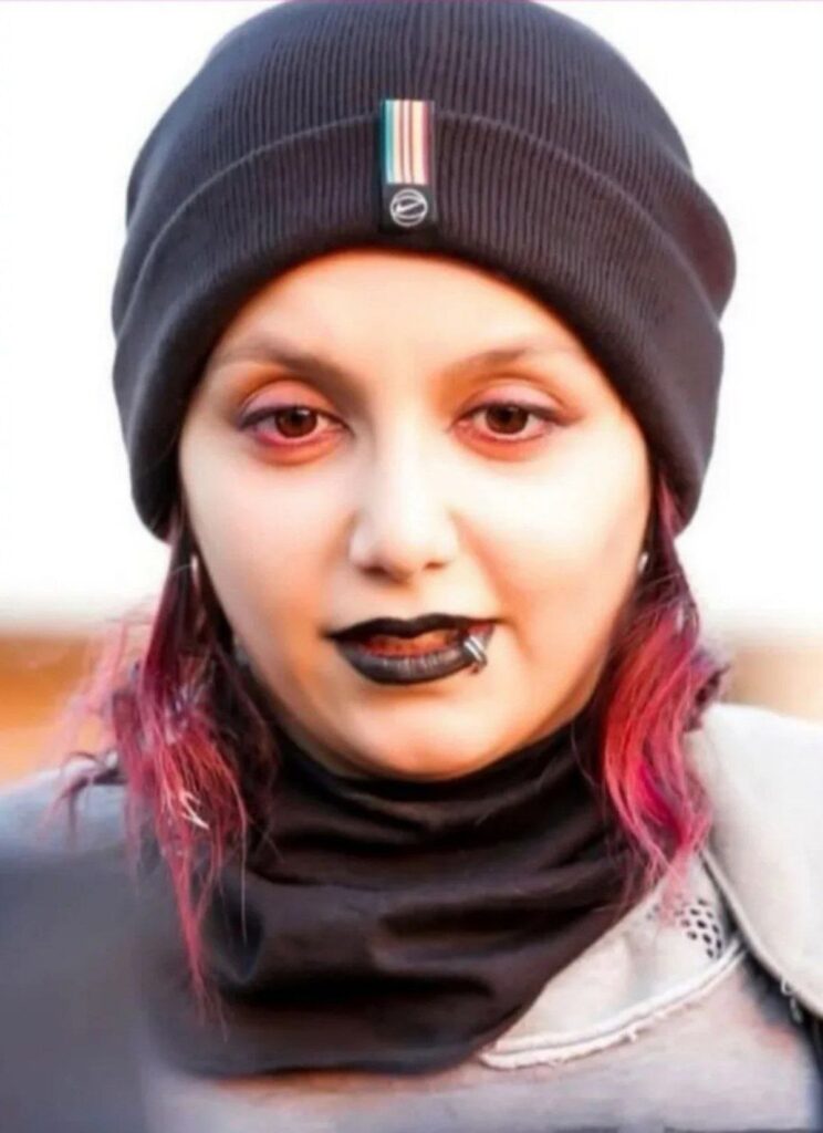 گریم عجیب و فشن نازنین بیاتی در فیلم جدیدش