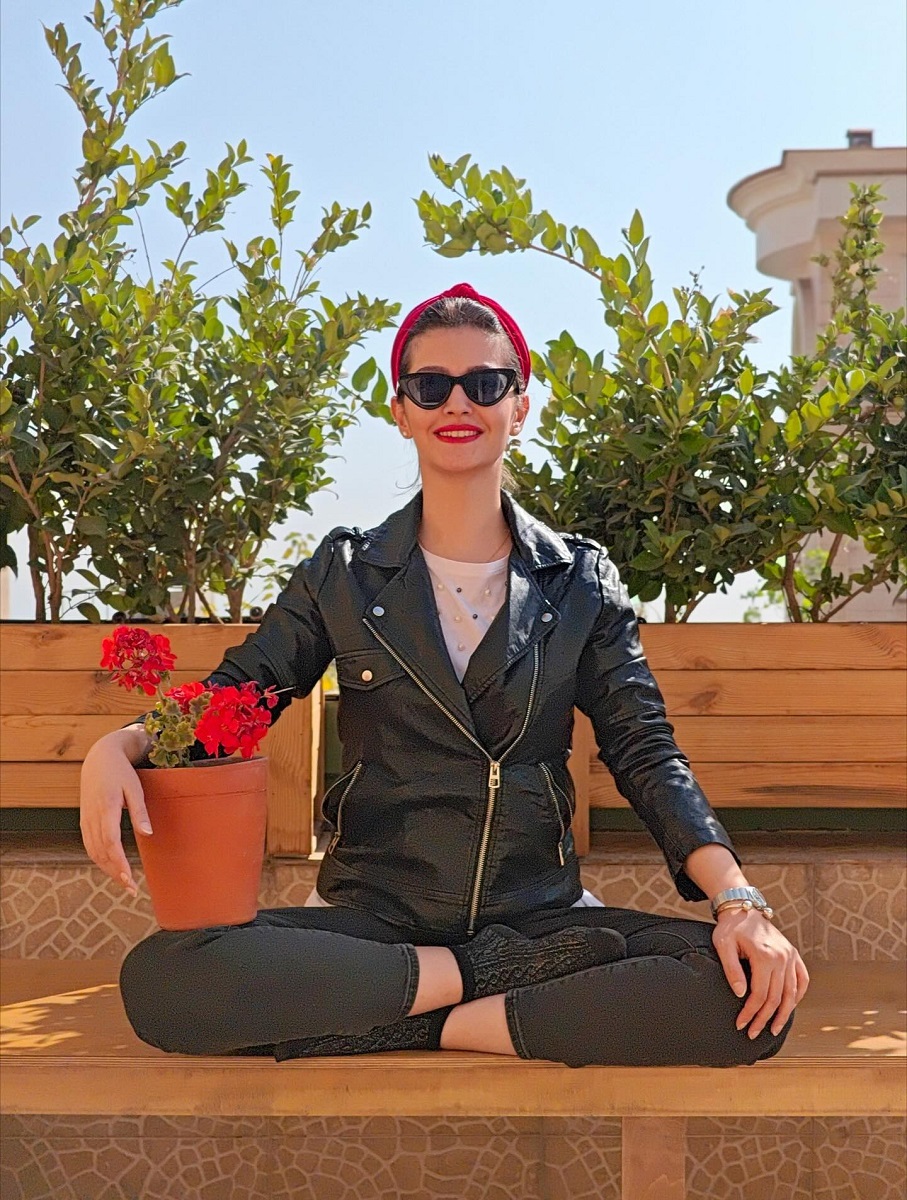 یوگا پردیس احمدیه با ژاکت چرمی ۲