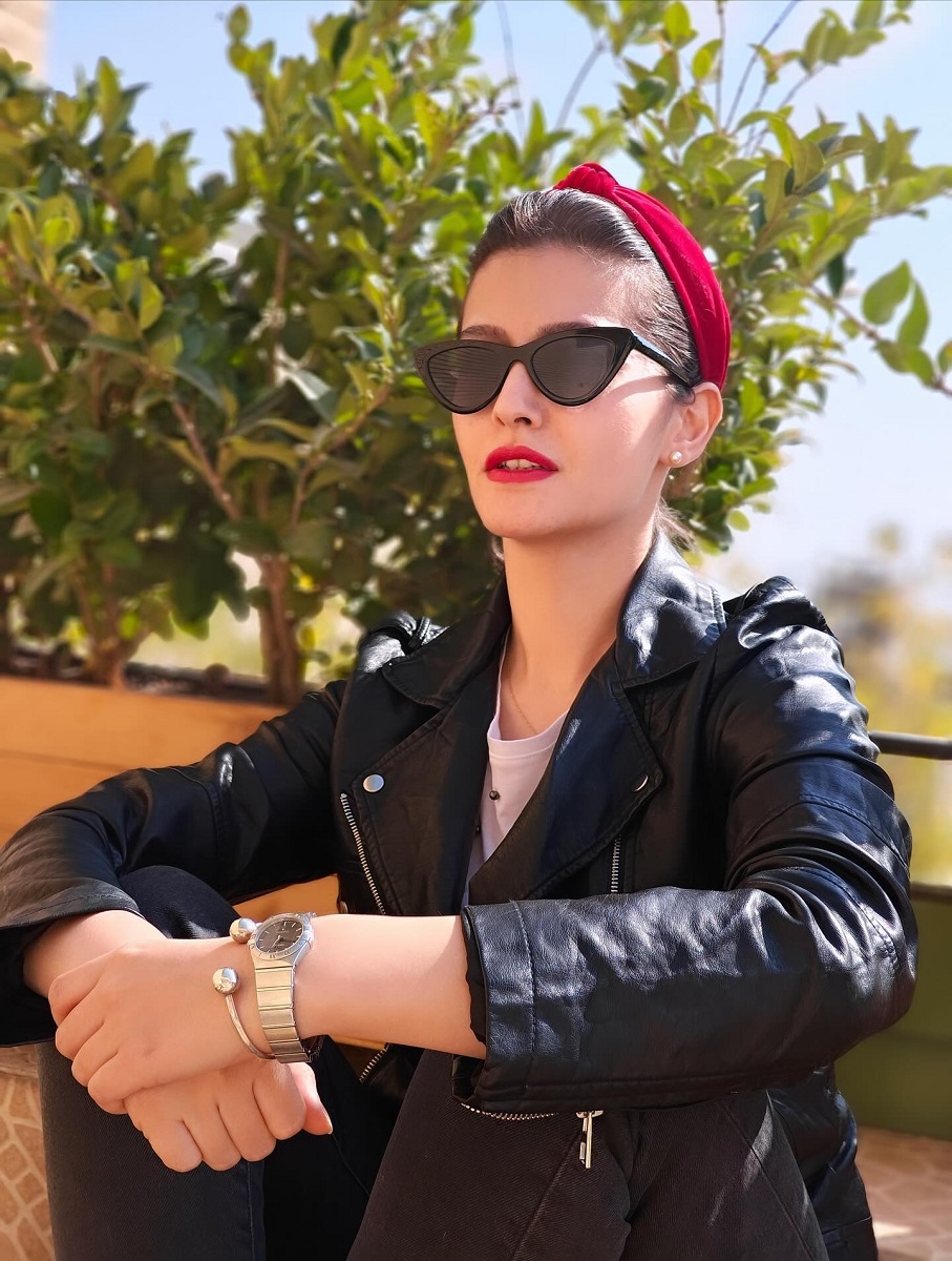 یوگا پردیس احمدیه با ژاکت چرمی 3