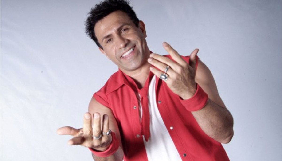 سفر در زمان: رقص محمد خردادیان روی صحنه در نوجوانی