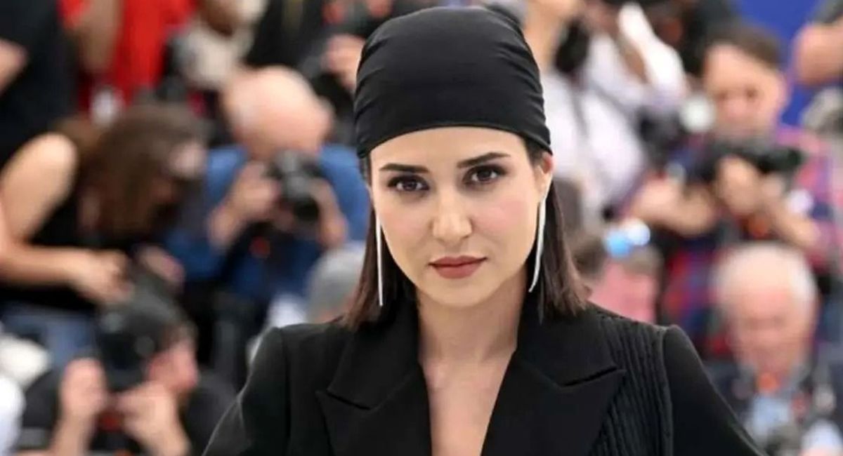 گریم دیدنی پریناز ایزدیار در تئاتر موزیکال بناوایان