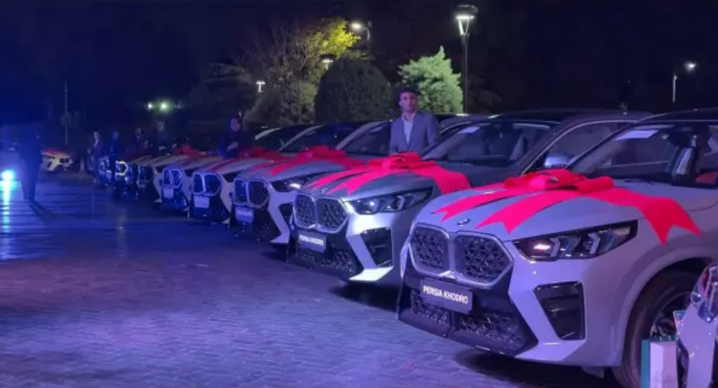 پرشیا خودرو بی ام و x1، x2 و 225i را به پیشکسوتان تحویل داد