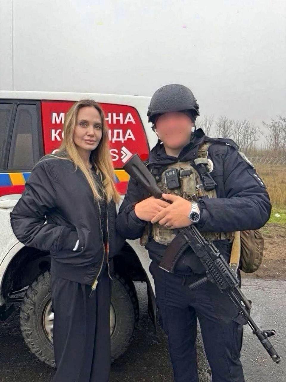 عکس سبک آنجلینا جولی در خط مقدم جنگ در اوکراین