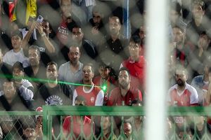 اوسمار در اولین حضور خود بر روی نیمکت پرسپولیس تشویق شد، اوریه مصدوم!