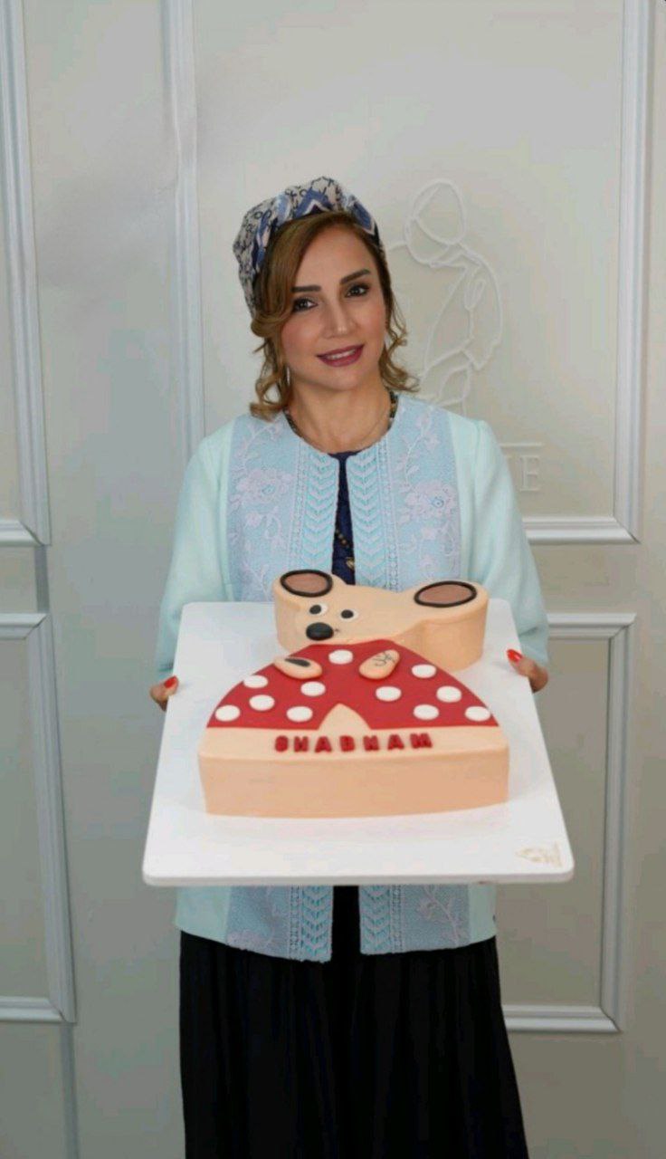 شبنم قلی‌خانی تولدش را با تم دهه ۶۰ جشن گرفت