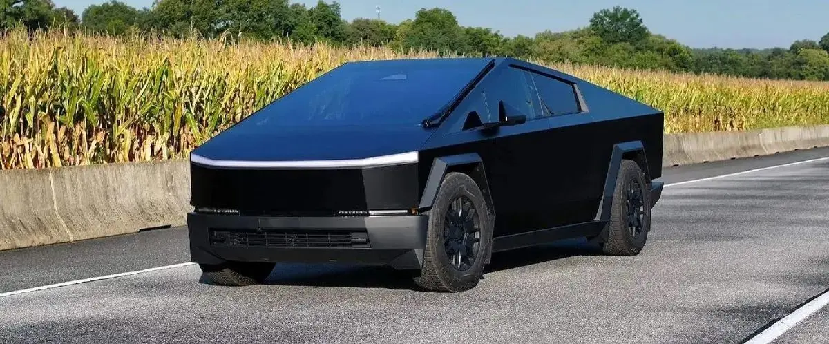 خودروی تسلا ایلان ماسک در چالوس/فیلم