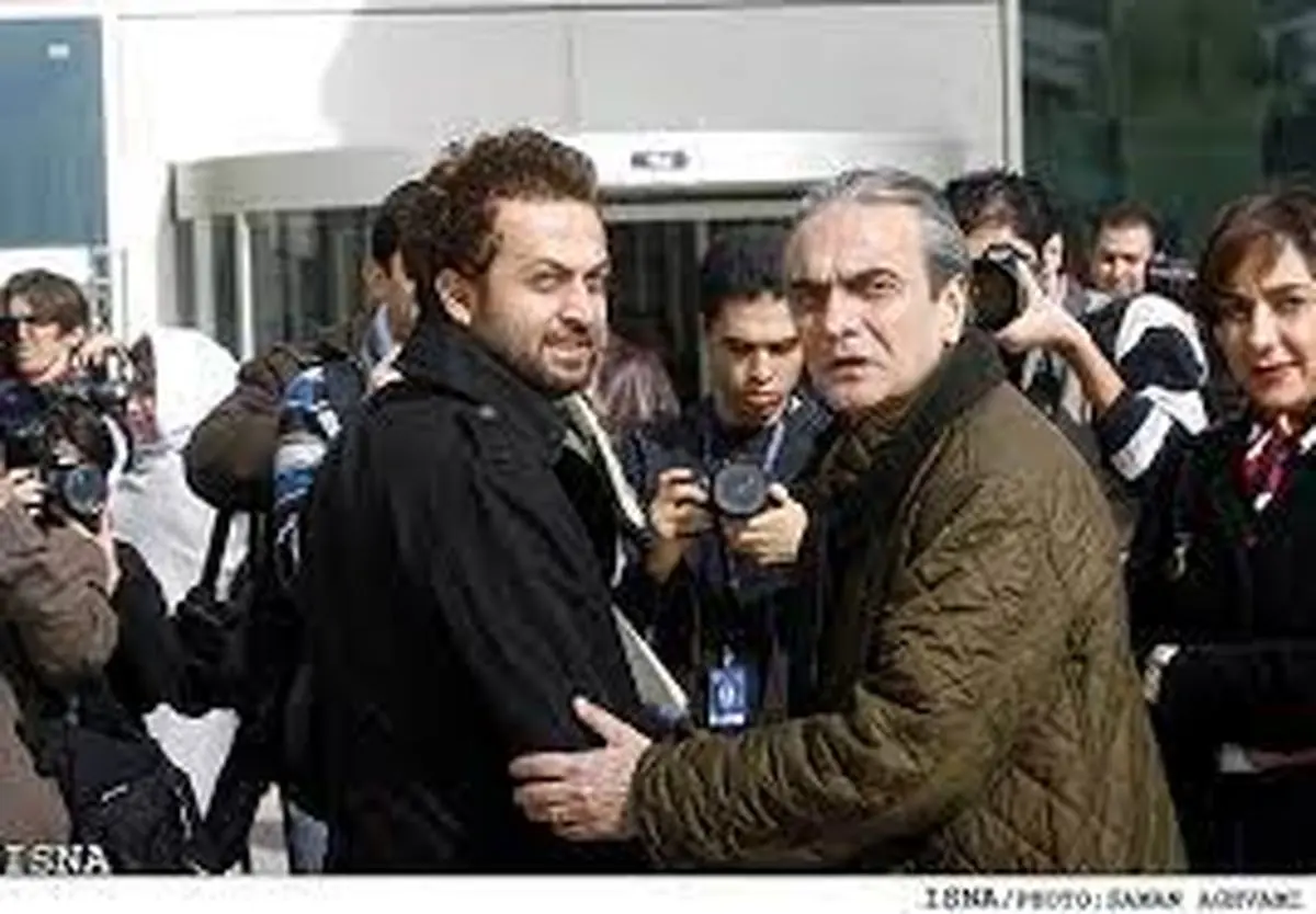 اشک های مصطفی زمانی در مراسم تشییع زنده یاد همایون ارشادی/فیلم