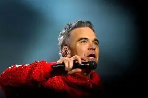 خواننده مشهور دارد نابینا می‌شود