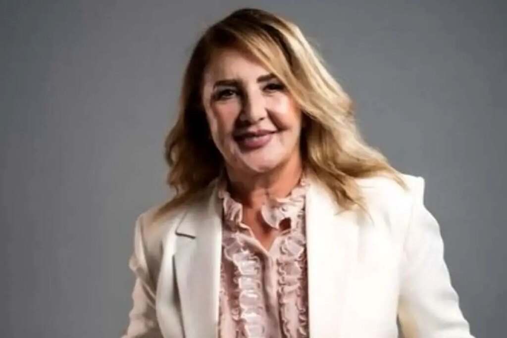 نوشیدنی روی دریاچه سد کرج در دهه 50/ عکس