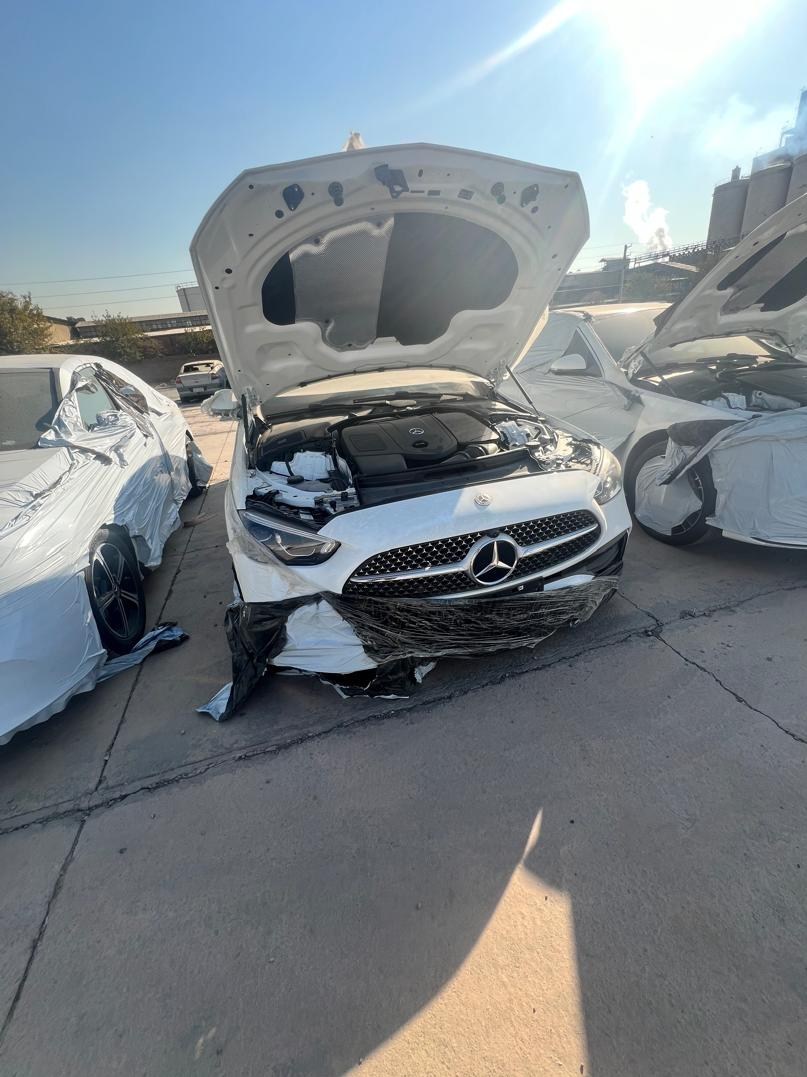 محموله بنز ایران خودرو وارد گمرک شد