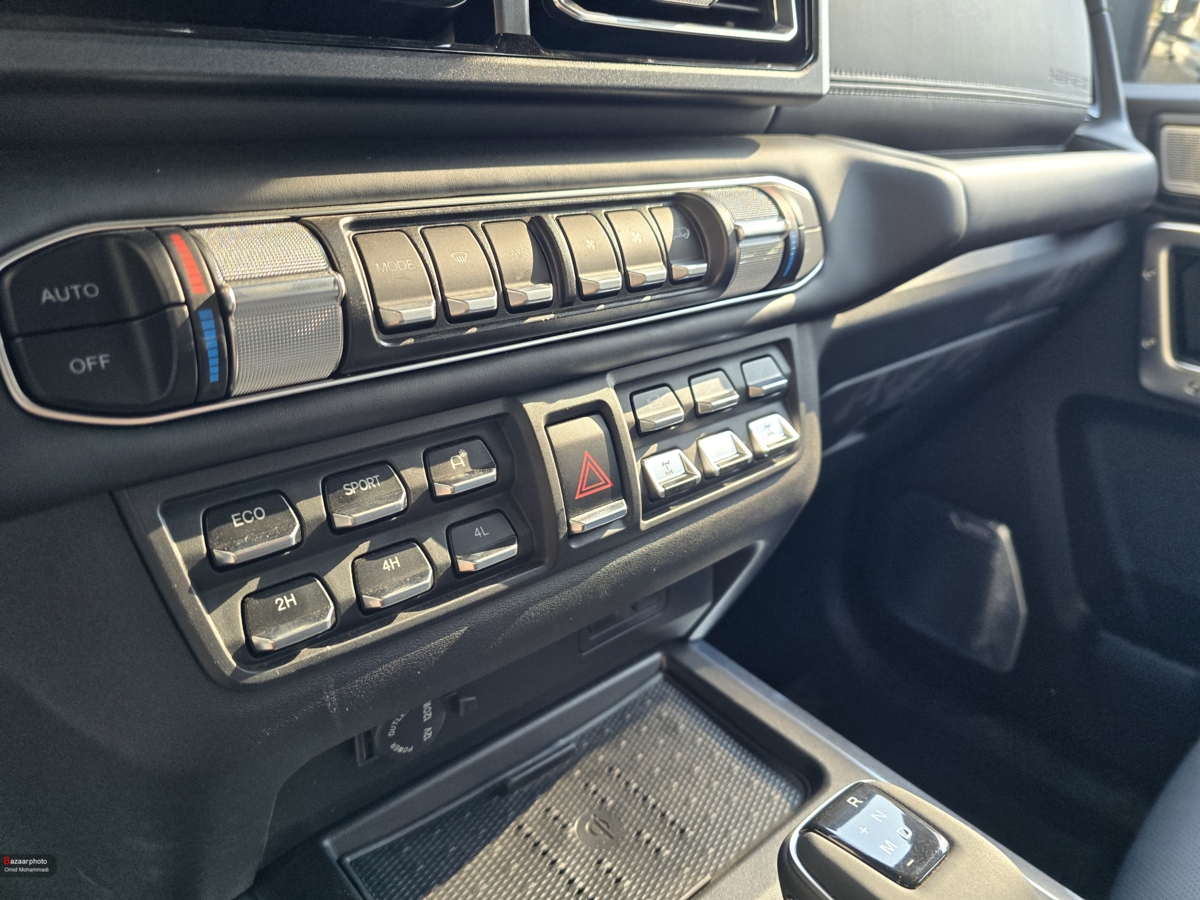 خودروی آفرود 212 T01 که در هر مسیر ناهمواری حرکت می کند طراحی کلاسیک و موتور مدرن