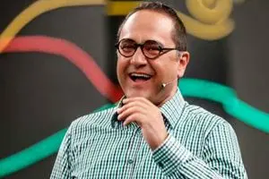 در خندوانه مردم را به خرید کالای ایرانی تشویق می‌کردم، اما خودم حتی یک خودکار ایرانی هم نداشتم