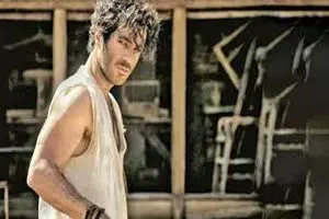 از بازی‌نکردن در بعضی کارها خوشحالم