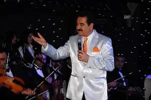 وضعیت جسمانی نگران کننده ابراهیم تاتلیس در کنسرتش/ ویدئو