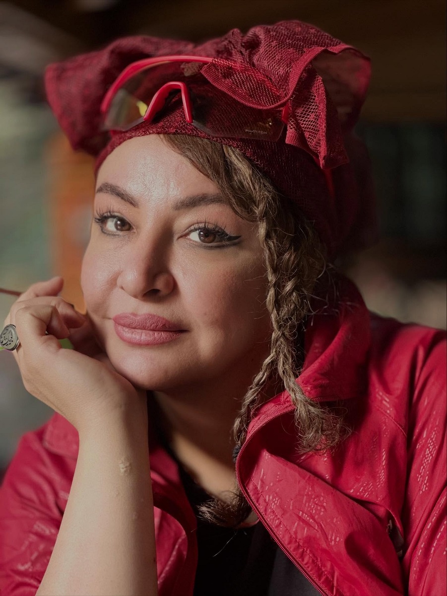 مه لقا باقری با لباس قرمز ۲