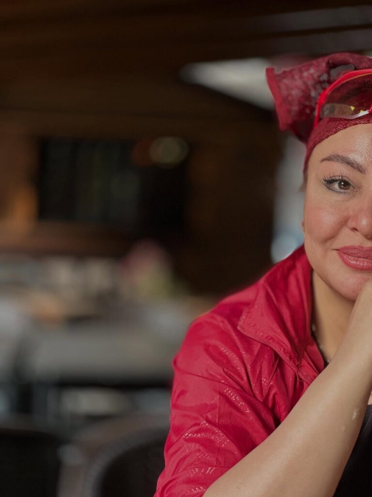 مه لقا باقری با لباس قرمز 1