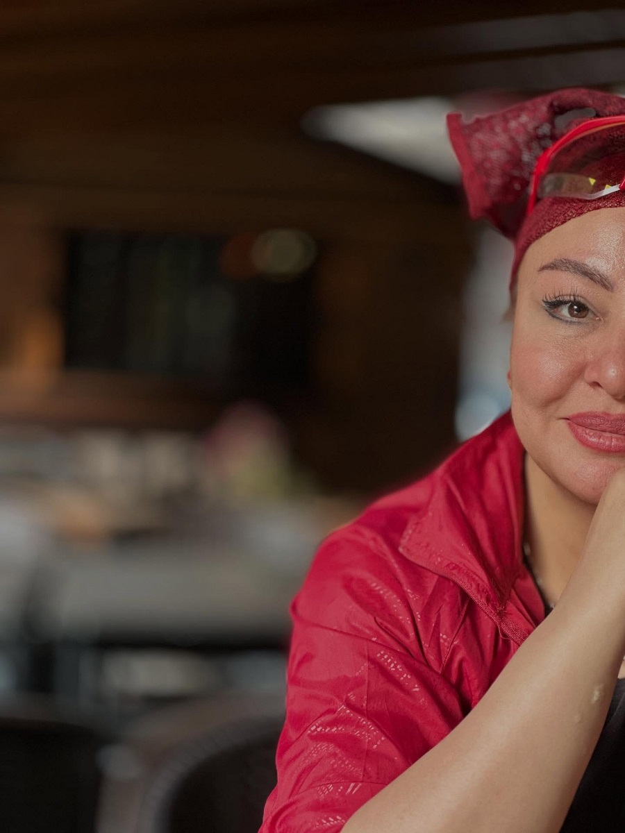 مه لقا باقری با لباس قرمز 1