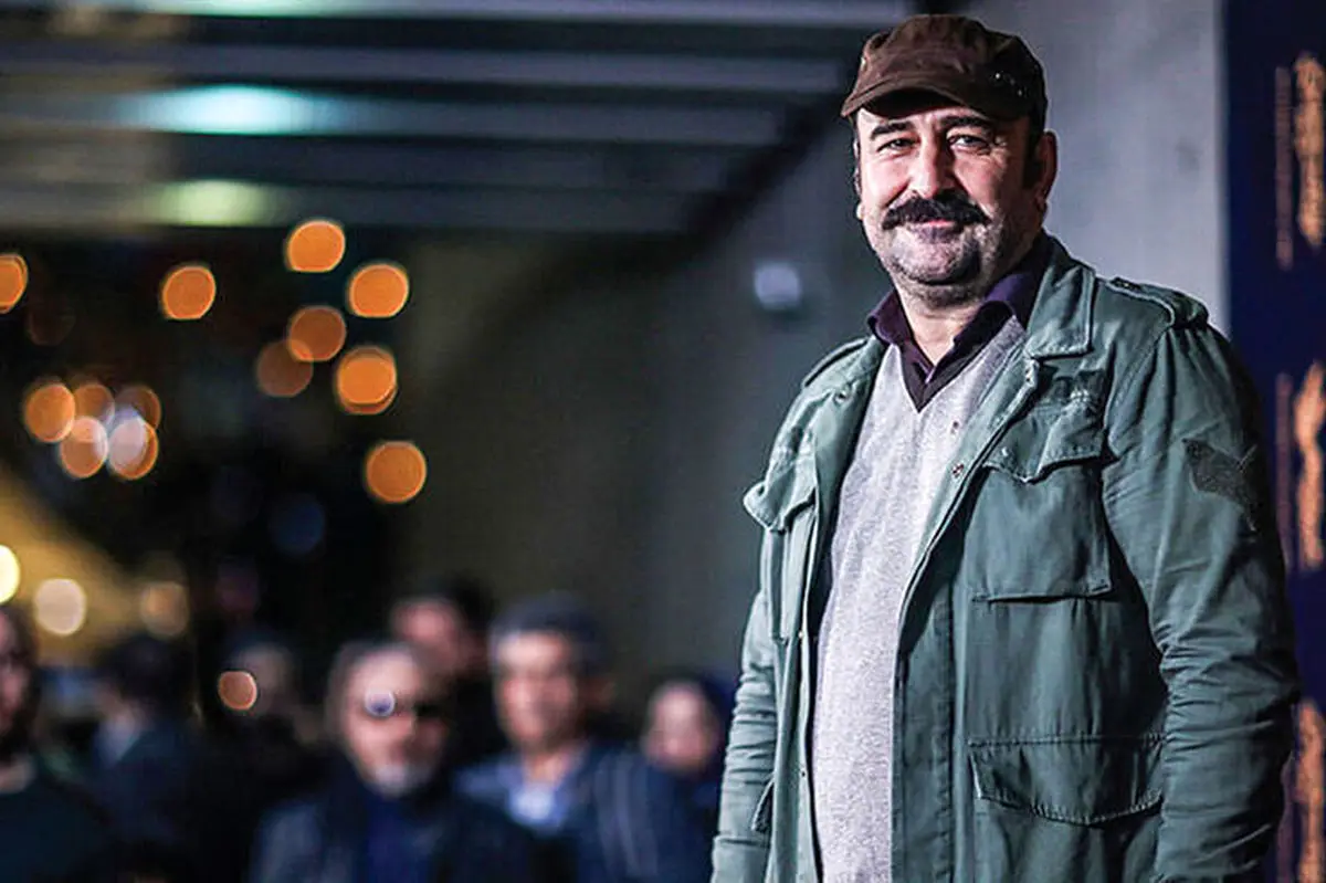 انتقاد کنایه آمیز مهران احمدی: ای کاش به حرف خانمی که گفت همه دوست ندارند بروند گوش می دادیم/فیلم