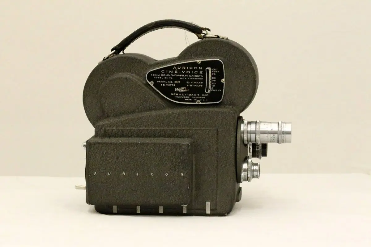 دوربینی که اولین فیلم سینمایی رنگی ایران با آن ساخته شد