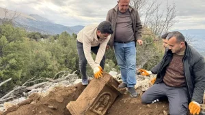 کشف یک سنگ قبر منقوش انسانی در موغلا