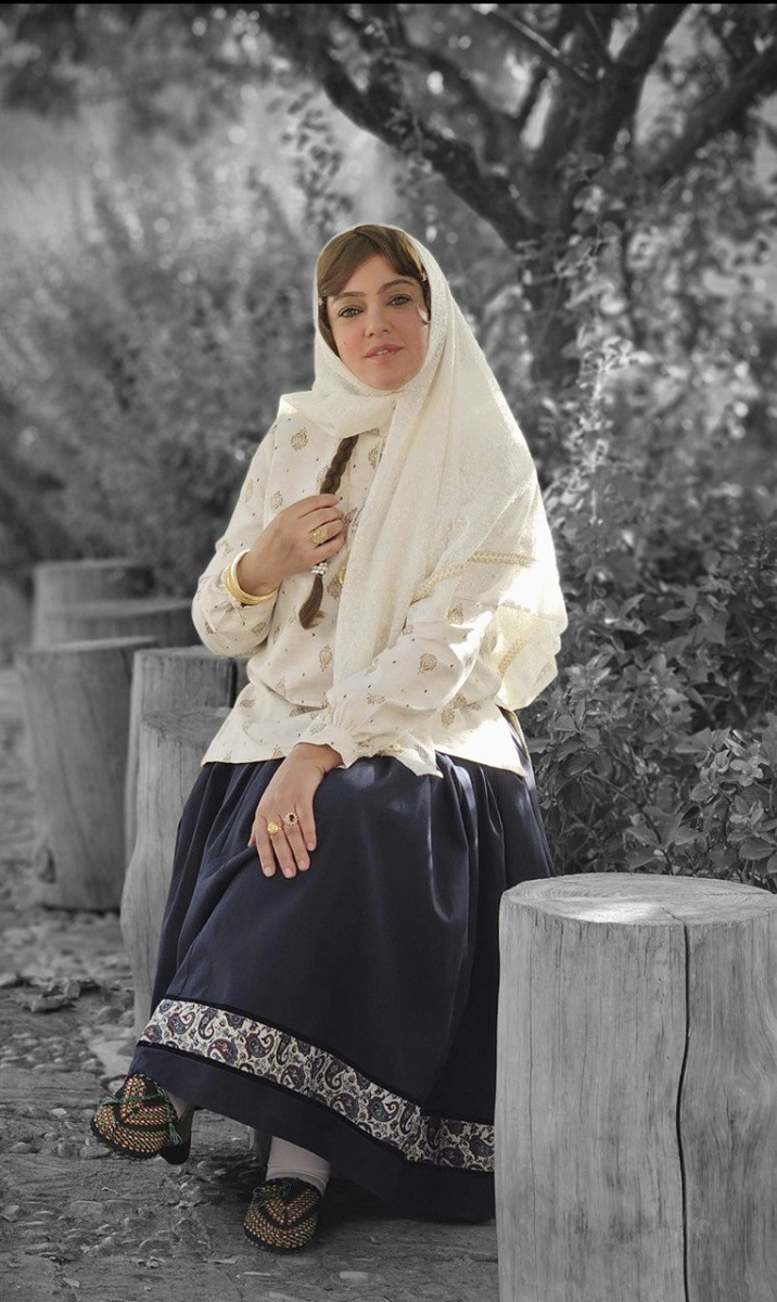 لباس اصیل روزیتا غفاری و لباس سنتی ۲