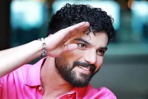 تولد سینا مهراد با یک جمله احساسی وایرال شد؛ خیلی حال میده بزرگ شدن/ ویدئو