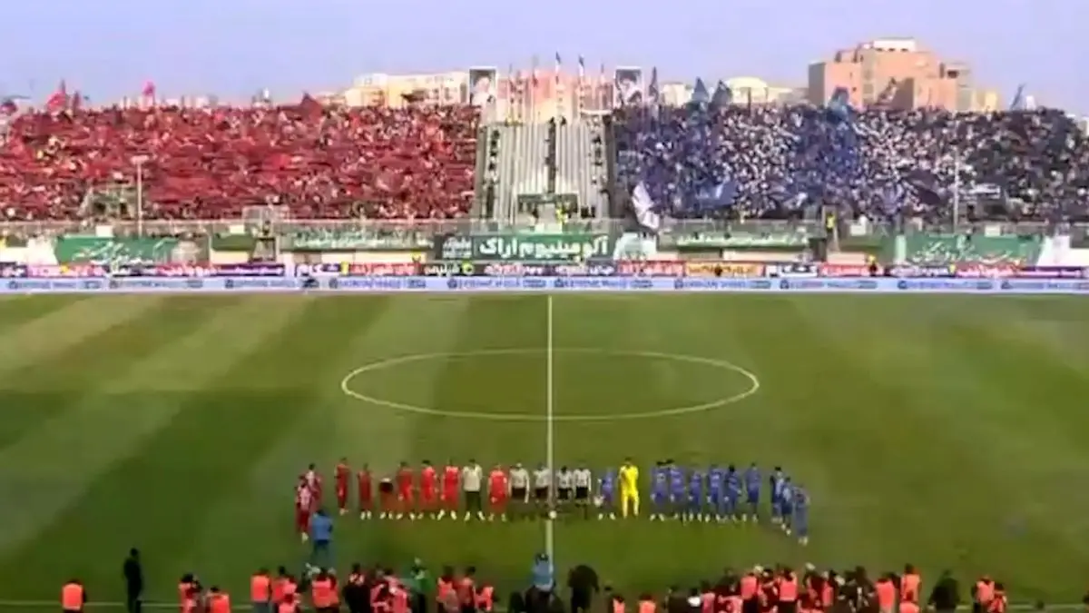 ویدئوی جنجالی دربی; تخریب دیوار و ورود چند هوادار بدون بلیط به ورزشگاه!