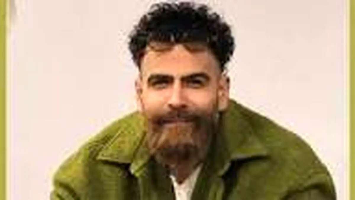 معین زد آهنگ مهستی را خواند/فیلم