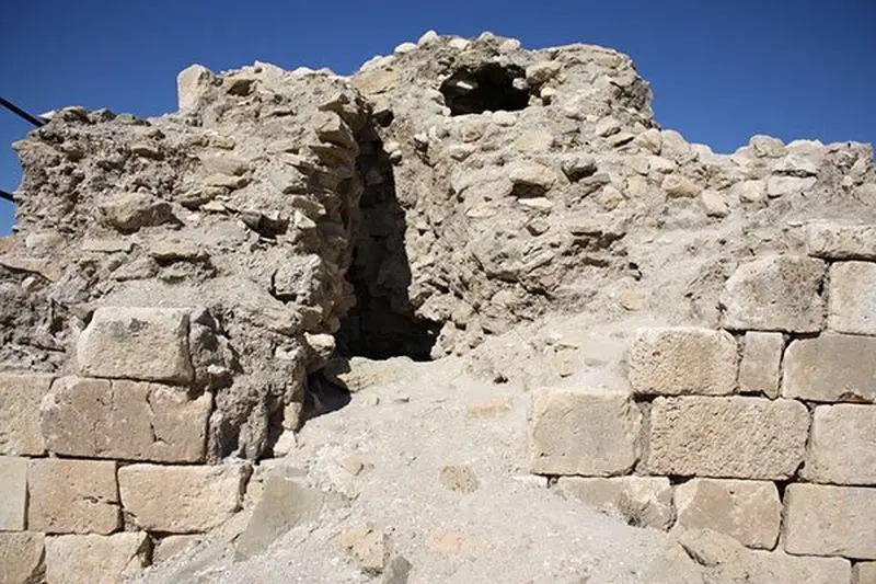 خرابکاری در مقبره جاماسب!