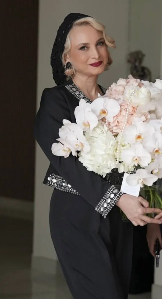 میکاپ پر زرق و برق و جسورانه مریم کاویانی 1