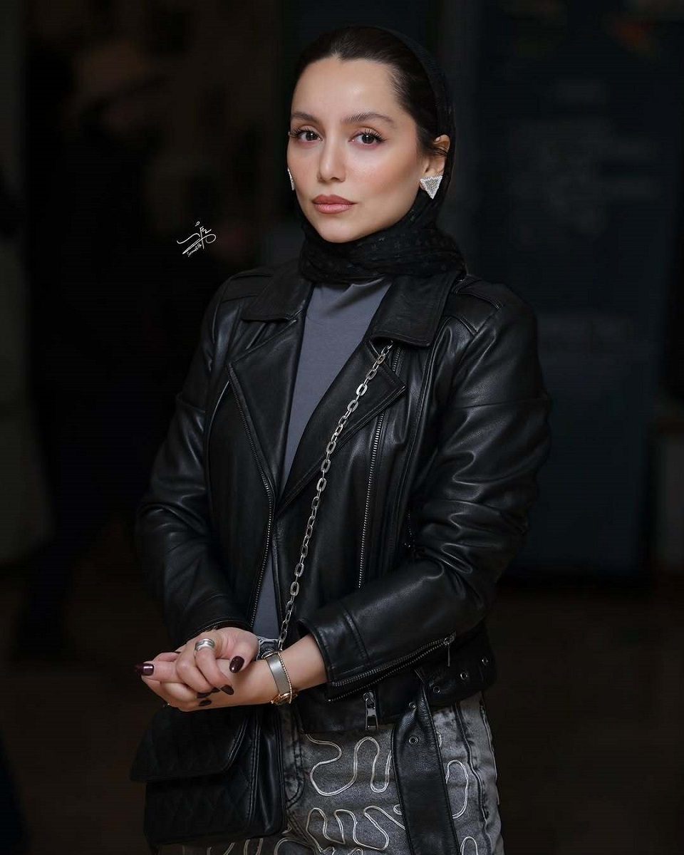 نازنین بیاتی در نمایشگاه چهار سوی خیال 1