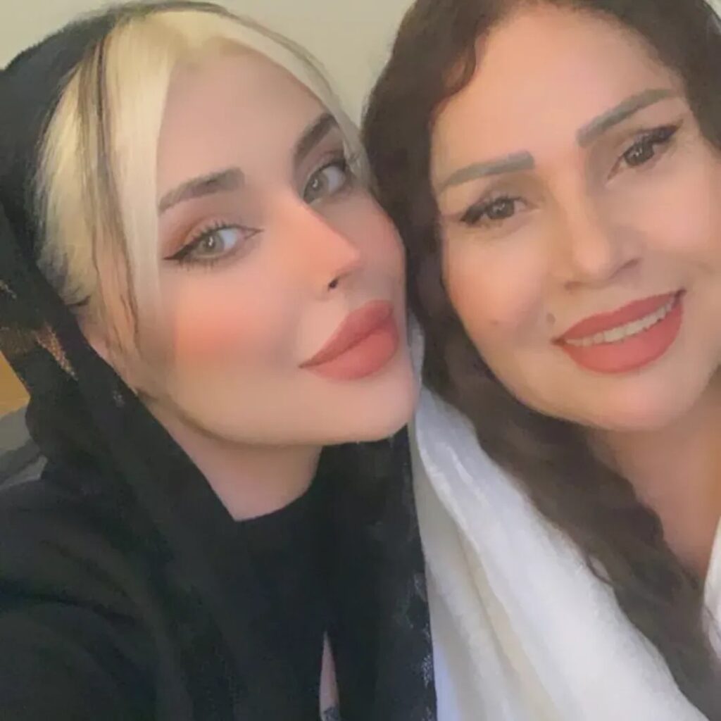 ساقی زینتی و دخترش 1