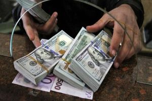 قیمت دلار رسمی ۲ روزه ۲ هزار تومان گران شد