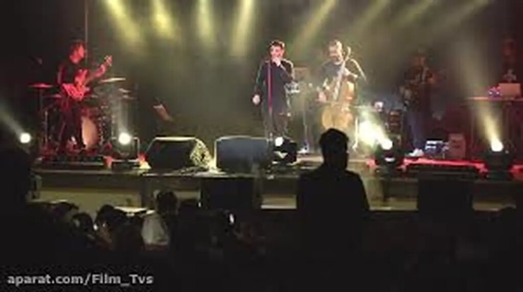 هدیه ویژه طرفدار به مهراد جم در کنسرت/فیلم