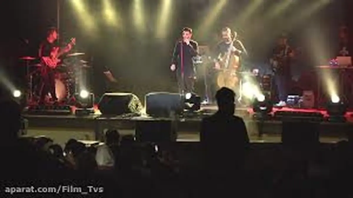 هدیه ویژه طرفدار به مهراد جم در کنسرت/فیلم