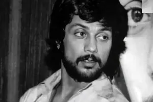 صدای من غمگین است چون چیزی جز غم وجود ندارد / چیزی در دنیا نیست که بشود به آن دل بست