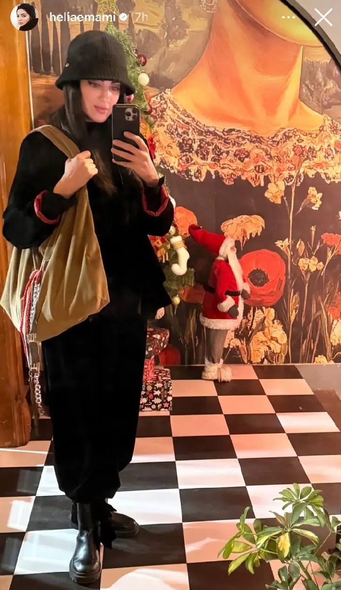 سلفی هلیا امامی با بابا نوئل ۱