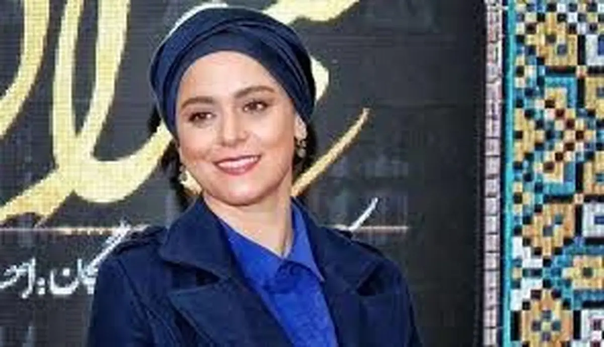 اهدای جایزه بهترین بازیگر زن نمایشنامه به غزل شاکری توسط مریم سعادت/فیلم