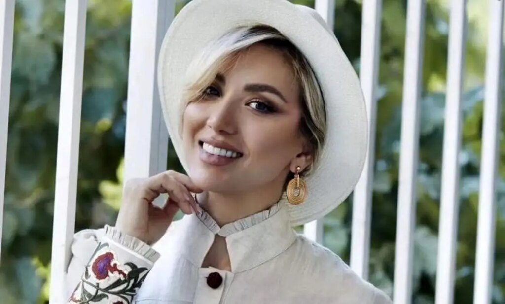 طعم خاص مینا مختاری، در سفره یلدا کافه بهرام رادان