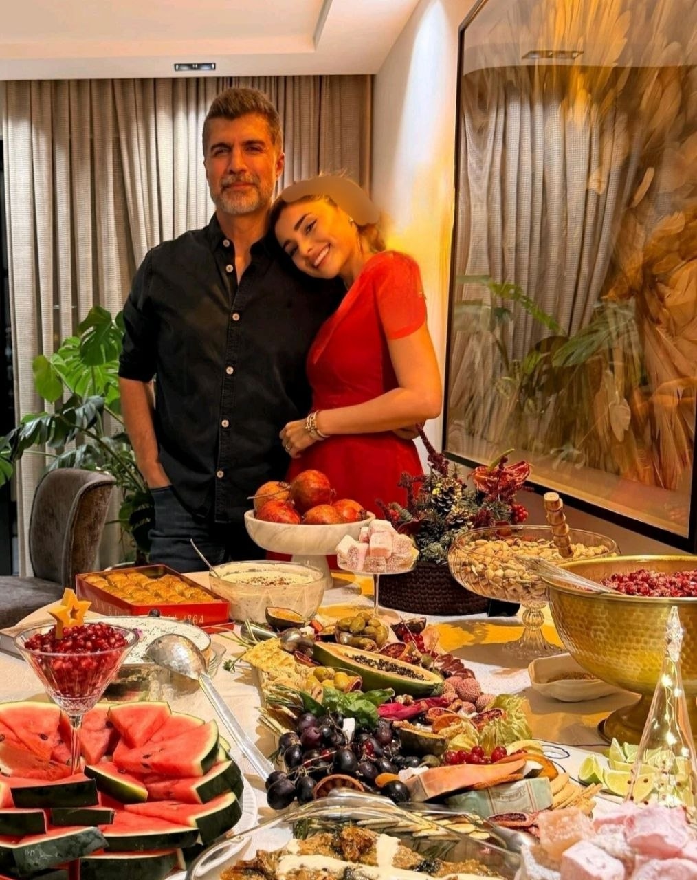 ضیافت اوزجان دنیز بازیگر مشهور ترک با همسر ایرانی‌اش در شب یلدا