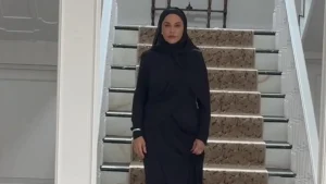 پایان چهار سال سکوت، استایل عجیب ستاره سینمای ترکیه در «زیر یک باران»