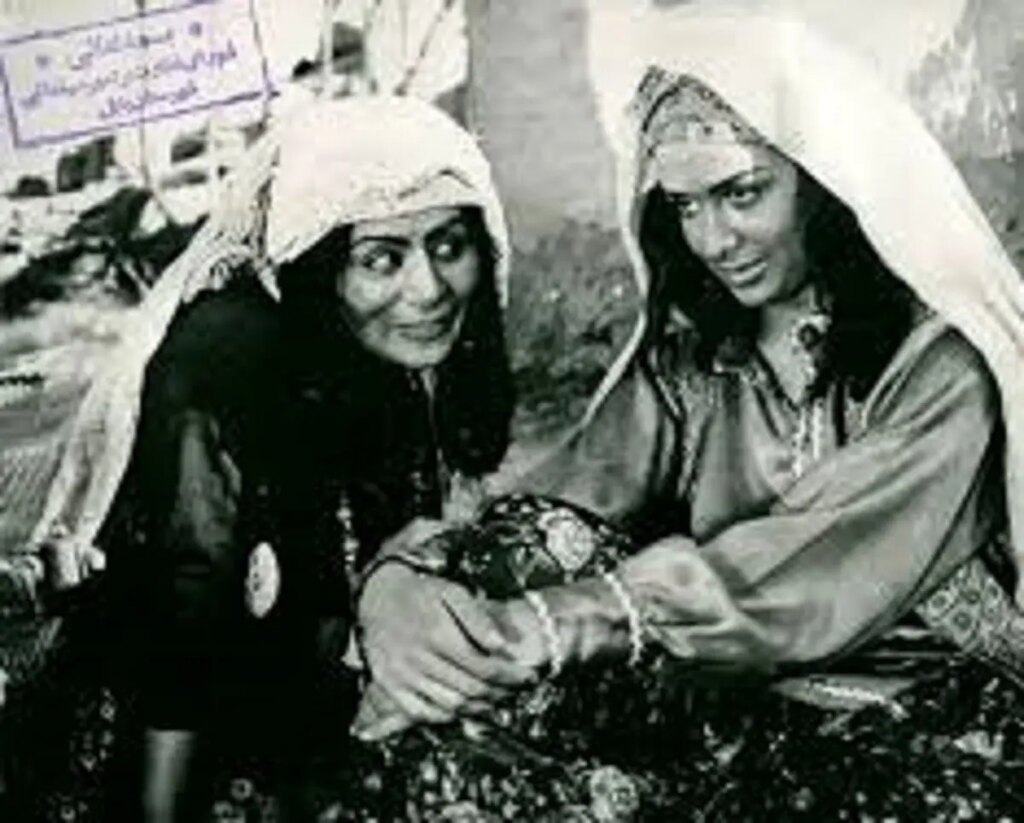 سفر در زمان؛ شهرزاد بازیگر پیش از انقلاب در دوران کهولت در کنار آرامگاه کوروش